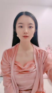 气质美少妇！看似文静骚的很！洗完澡给大家秀