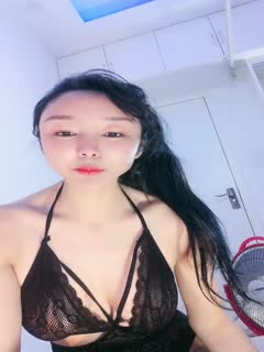 黑丝情趣露脸风骚大姐姐镜头前的诱惑，妩媚风骚完美展示，揉捏骚奶子自慰逼逼，舔弄手指上的淫水，精彩刺激第07集